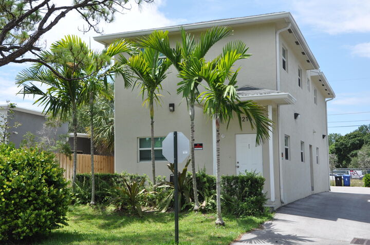 Property Photo:  1216 NW 6th Court #2  FL 33311 