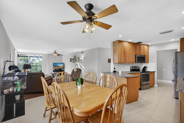 Property Photo: 11811 Avenue Of The Pga 7-2A FL 33418