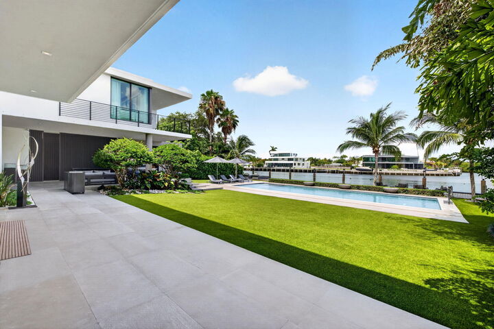 Property Photo:  1529 Middle River Drive  FL 33304 