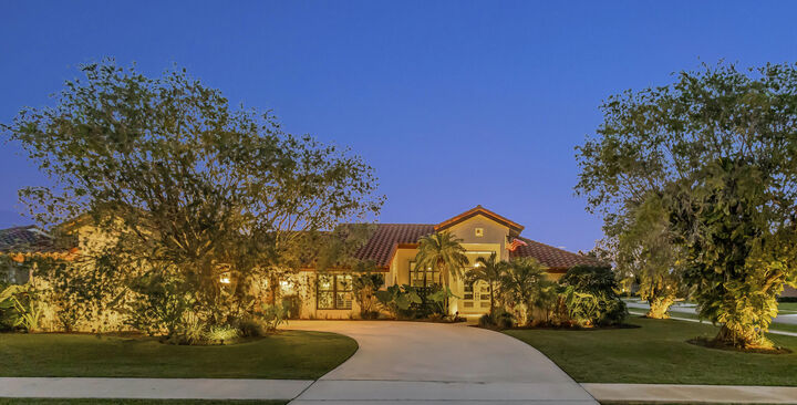 Property Photo: 1945 Lynton Circle FL 33414