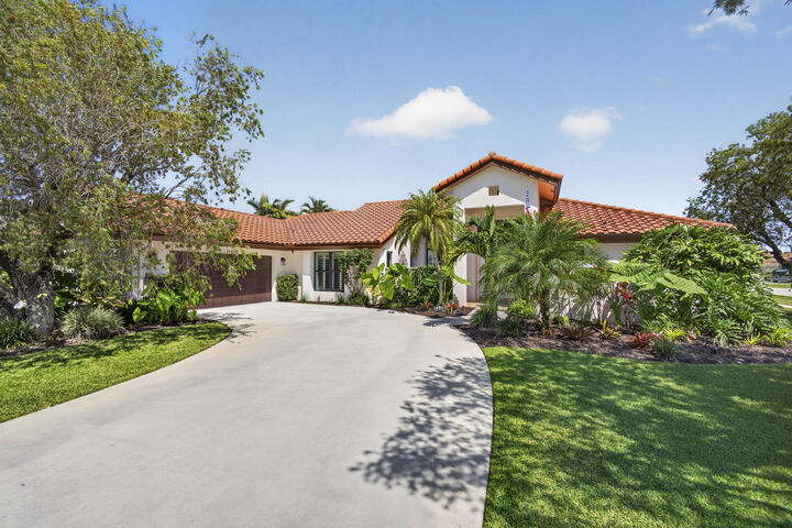 Property Photo: 1945 Lynton Circle FL 33414