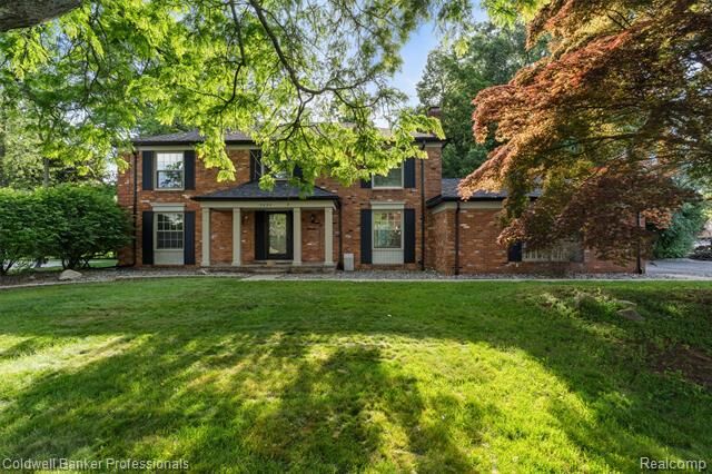 Property Photo: 5890 Pinecroft Drive MI 48322
