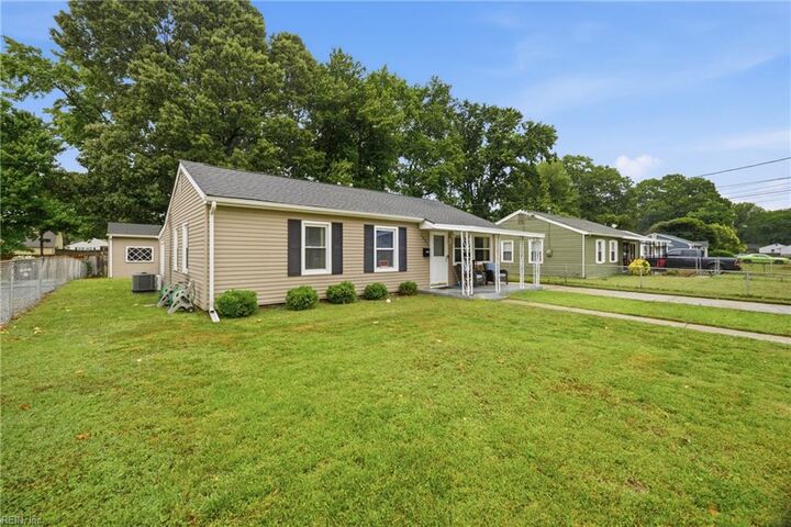 Property Photo: 1521 Morgan Dr VA 23663