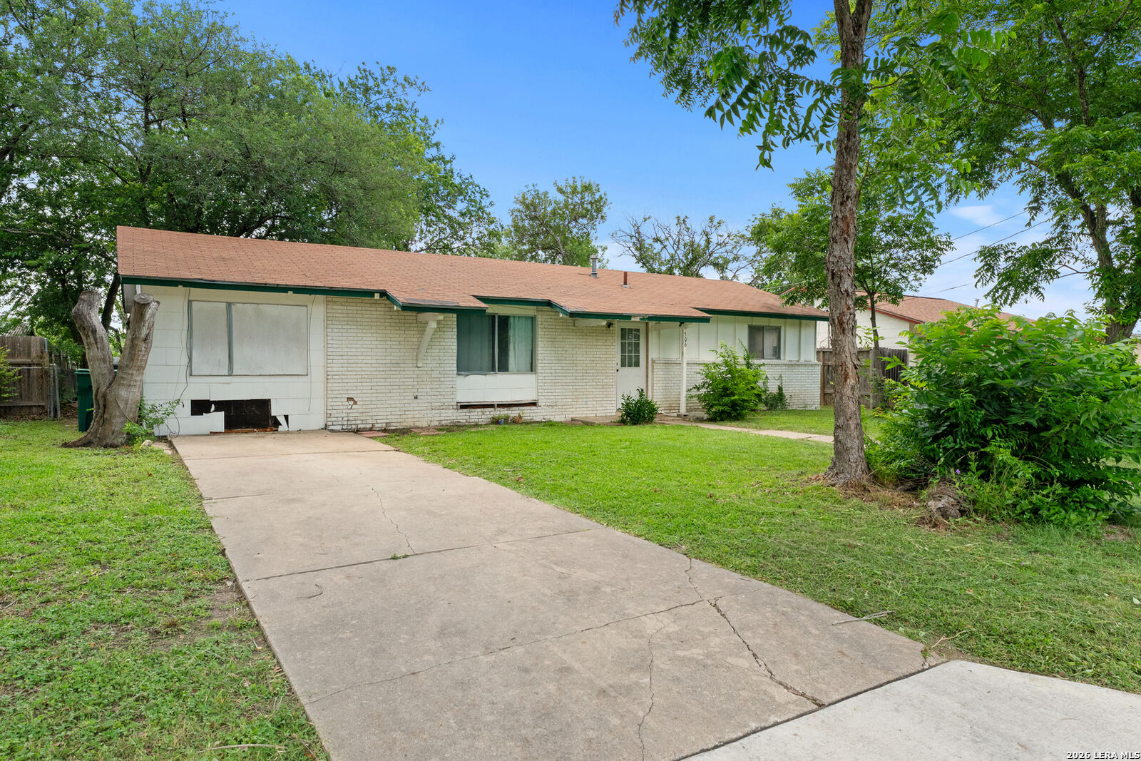 Property Photo:  506 Parkview Dr  TX 78148 