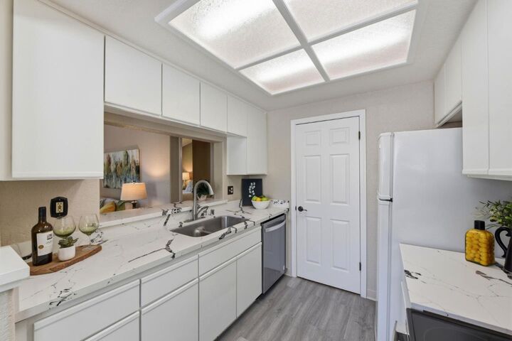 Property Photo: 5928 Bridgeport Lake Way CA 95123