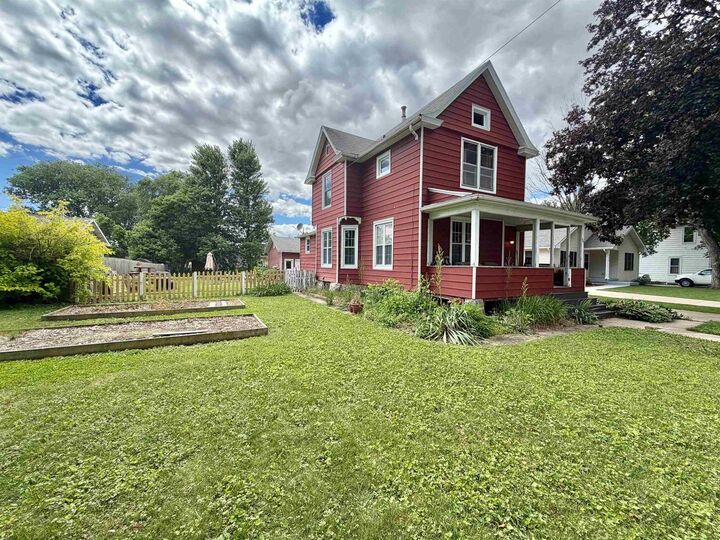 Property Photo: 127 Weber Street WI 53184