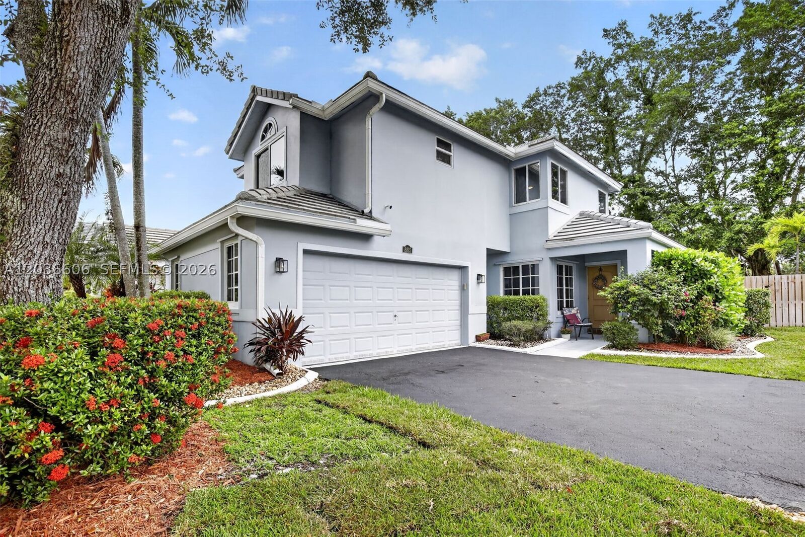 Property Photo: 8815 Woodside Ct FL 33328