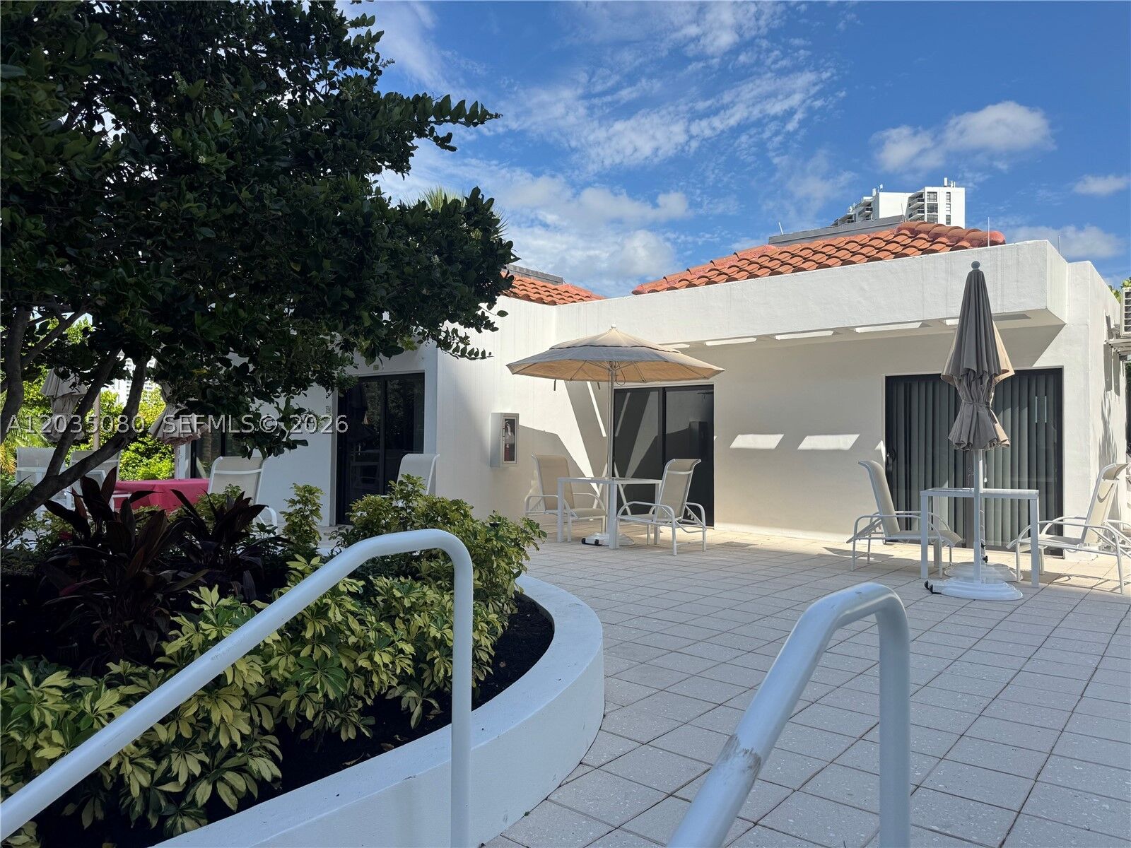 Property Photo: 20281 E Country Club Dr Cab19 FL 33180