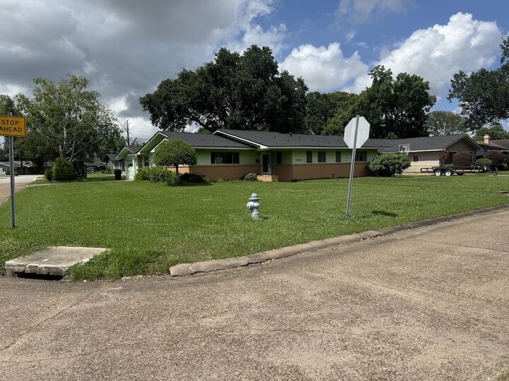 Property Photo: 2924 W Boston Dr TX 77627