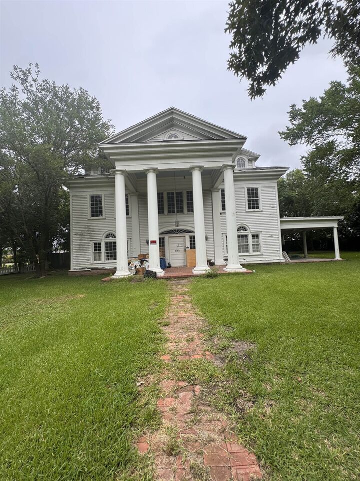 Property Photo:  1792 Broadway  TX 77701 