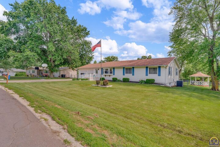 Property Photo: 533 NE Monhollon Dr KS 66617