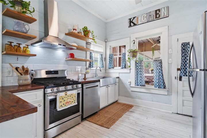Property Photo:  735 Clarence Street  LA 70601 