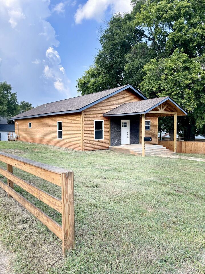 Property Photo:  504 Austin Ave  AL 35660 