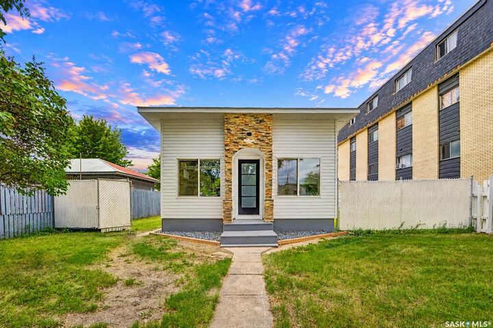 Photo de la propriété:  117 U Avenue S  SK S7M 3B9 