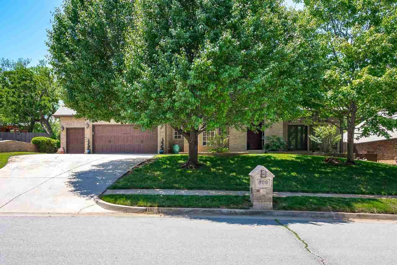 Property Photo:  809 Fox Run Trail  OK 73034-7361 