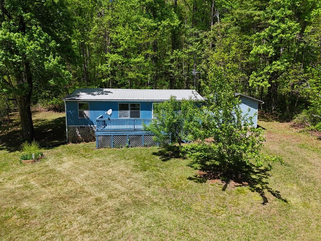 Property Photo: 165 SE Chestnut Ridge Dr VA 24079