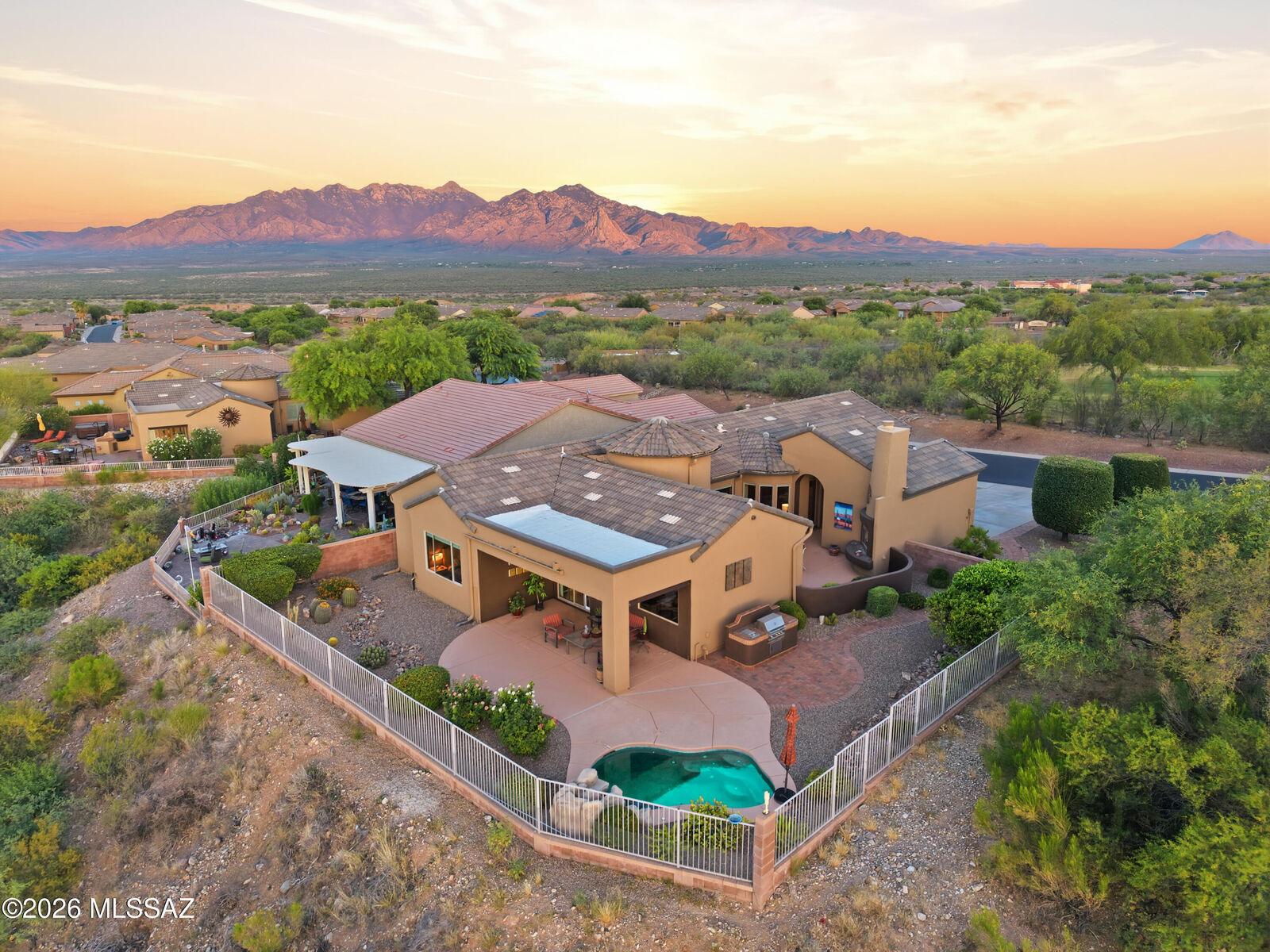 Property Photo: 2208 W Bassett Peak Drive AZ 85622