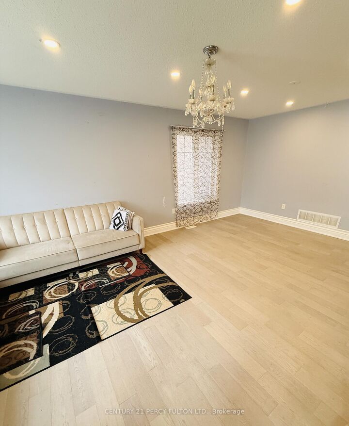 Photo de la propriété: 15 Armitage Crescent ON L1T 4G6