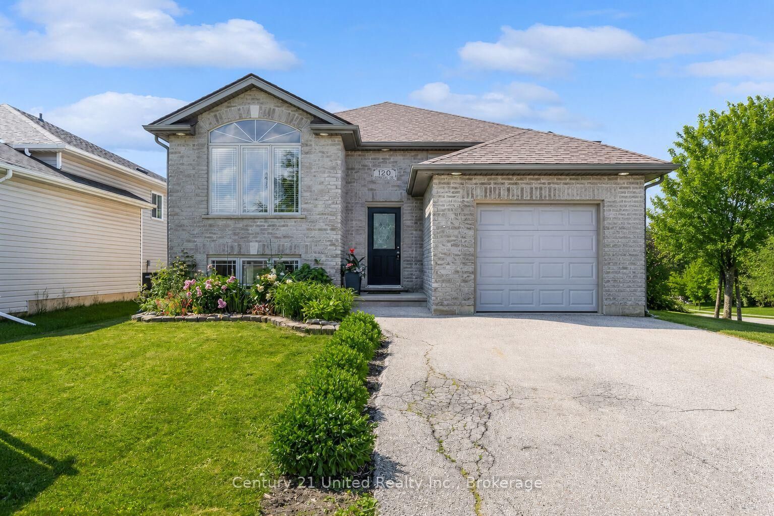 Property Photo:  120 Donegal Drive  ON N3T 6N4 