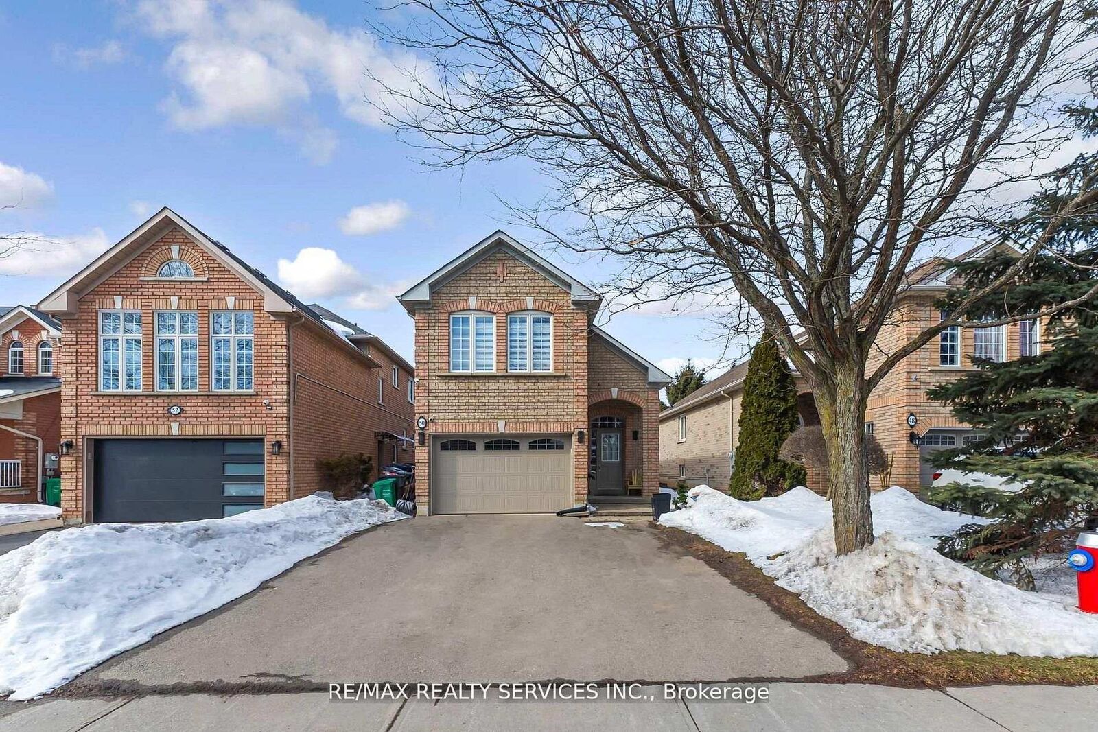 Property Photo:  50 Sunny Glen Crescent  ON L7A 2C6 