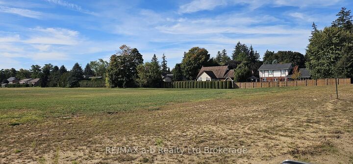 25 Meadowlands Drive — photo 1