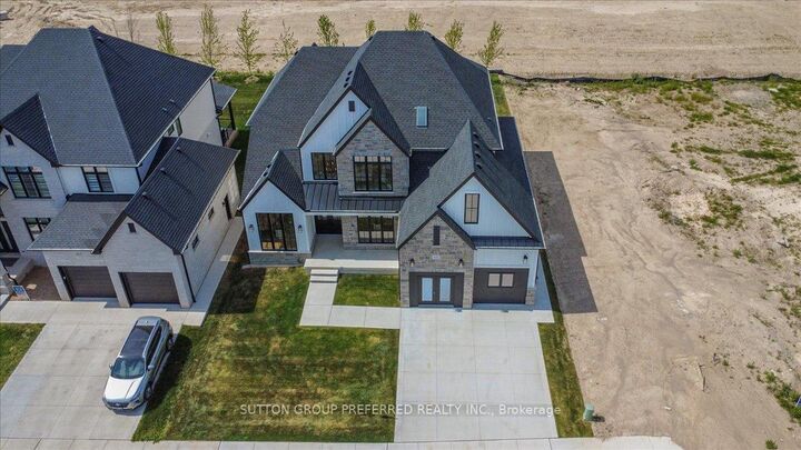 Property Photo: 852 Eagletrace Drive ON N6G 3X9