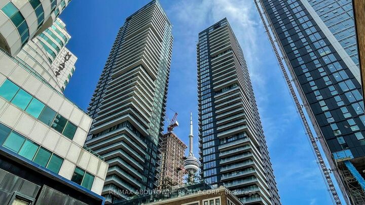 Property Photo: 125 Blue Jays Way 4909 ON M5V 0N5