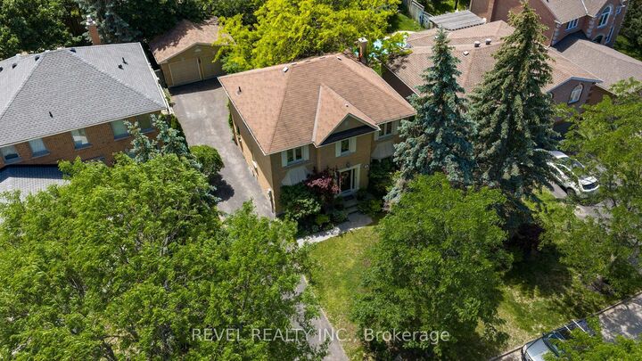 Property Photo:  33 Falling Brook Drive  ON L4N 7E9 