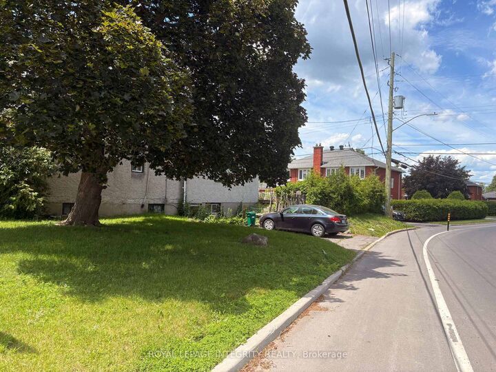 Property Photo: 1085 Richard Avenue ON K1H 8C3