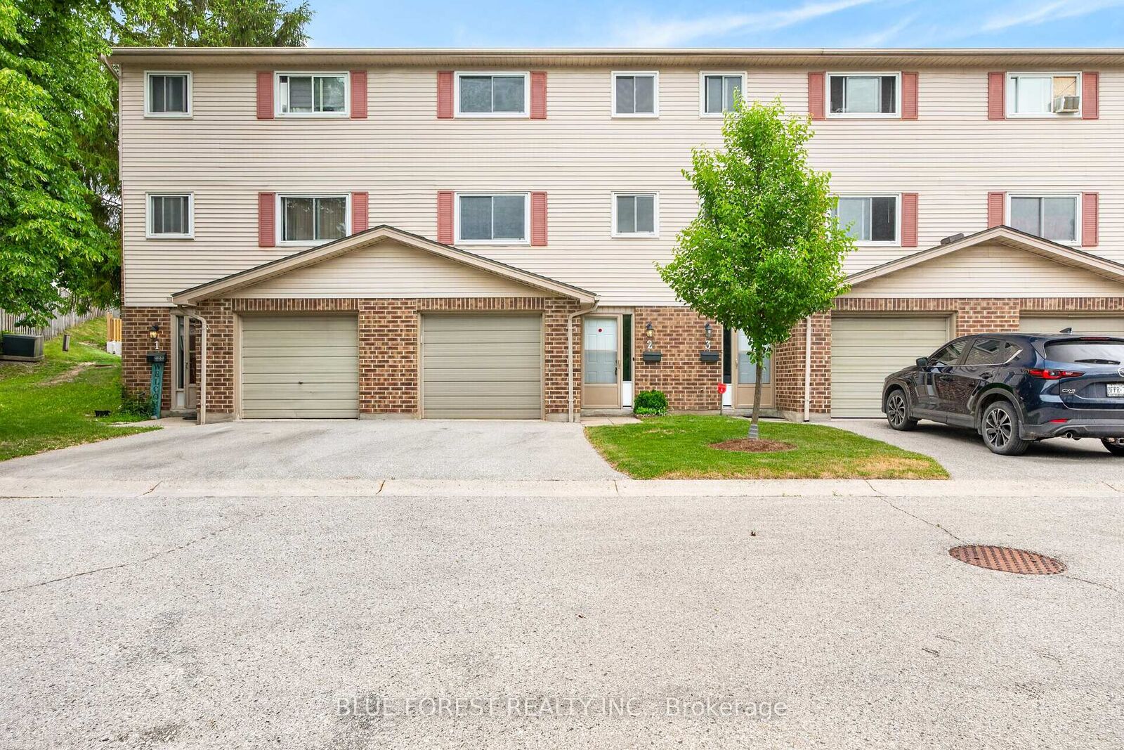 Property Photo: 450 Pond Mills Road 2 ON N5Z 4X2