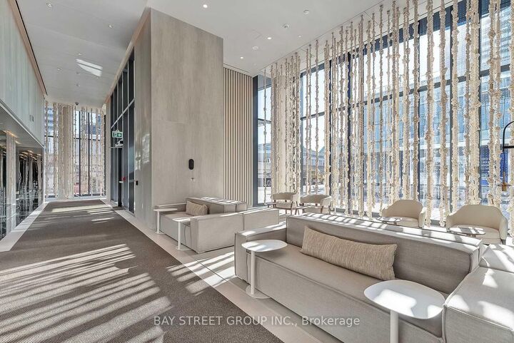 Property Photo:  138 Downes Street 4302  ON M5E 0E4 