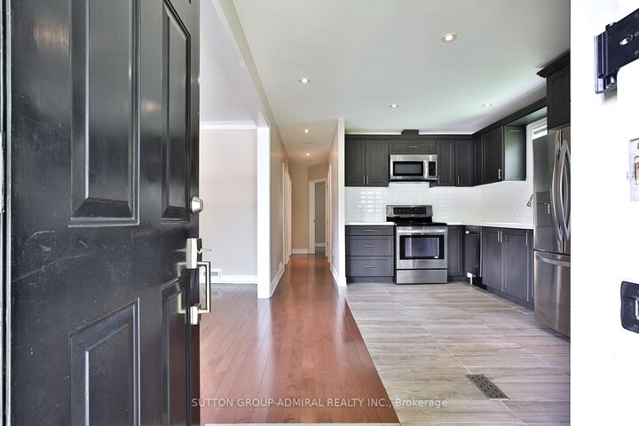 Property Photo: 33 Regina Avenue ON M6A 1R4