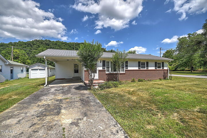 Property Photo: 412 South Main Street TN 37643