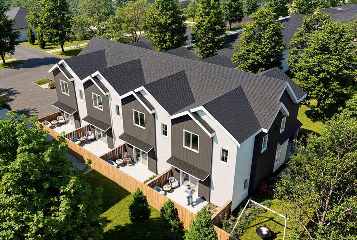Property Photo: 525 Paradise St #4 BC V9A 5E3