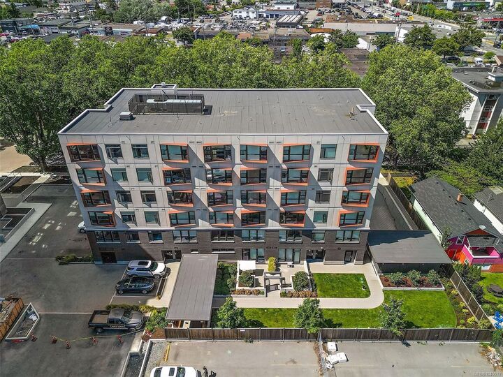 Property Photo: 629 Speed Ave #412 BC V8Z 1A5