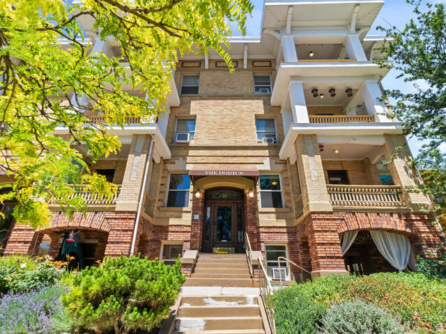 Property Photo: 557 E 1st Ave 10 UT 84103