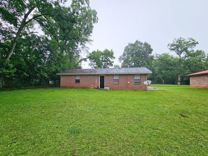 Property Photo: 617 NE Geise Ave GA 39842