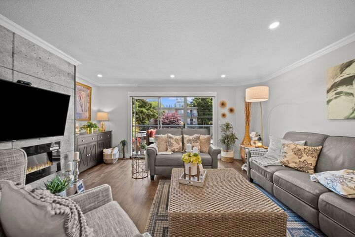 Property Photo:  1441 Blackwood Street 208  BC V4B 3V6 
