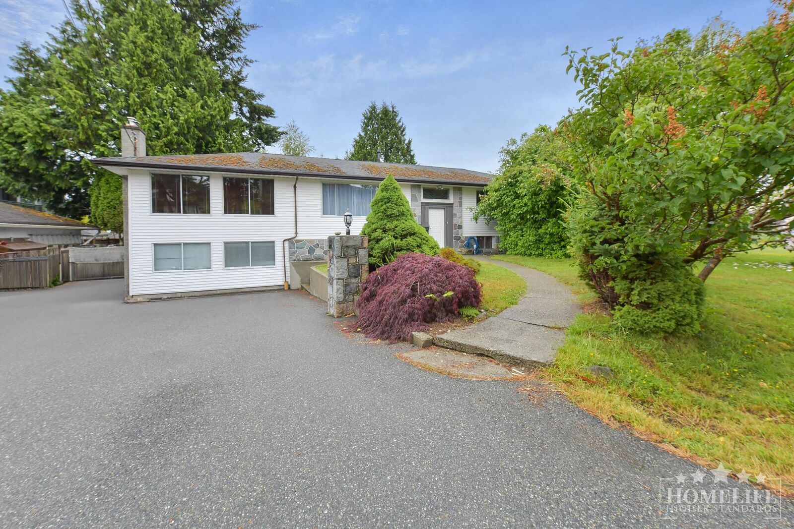 Property Photo:  13900 Blackburn Avenue  BC V4B 2Z2 