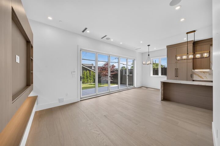 Property Photo: 847 E 10th Avenue 2 BC V5T 2A9