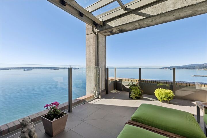 Property Photo: 2250 Bellevue Avenue 9 BC V7V 1C6