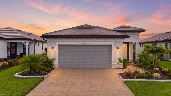 Property Photo:  1940 Sierra Ct  FL 34120 