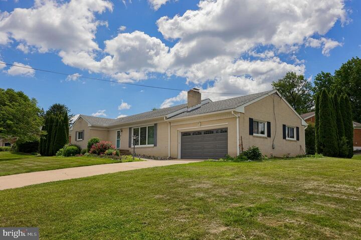 Property Photo:  100 N Lynbrook Drive N  PA 17402 