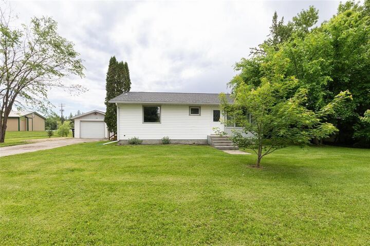 Property Photo:  16 First Street Southwest  MB R0A 0V0 