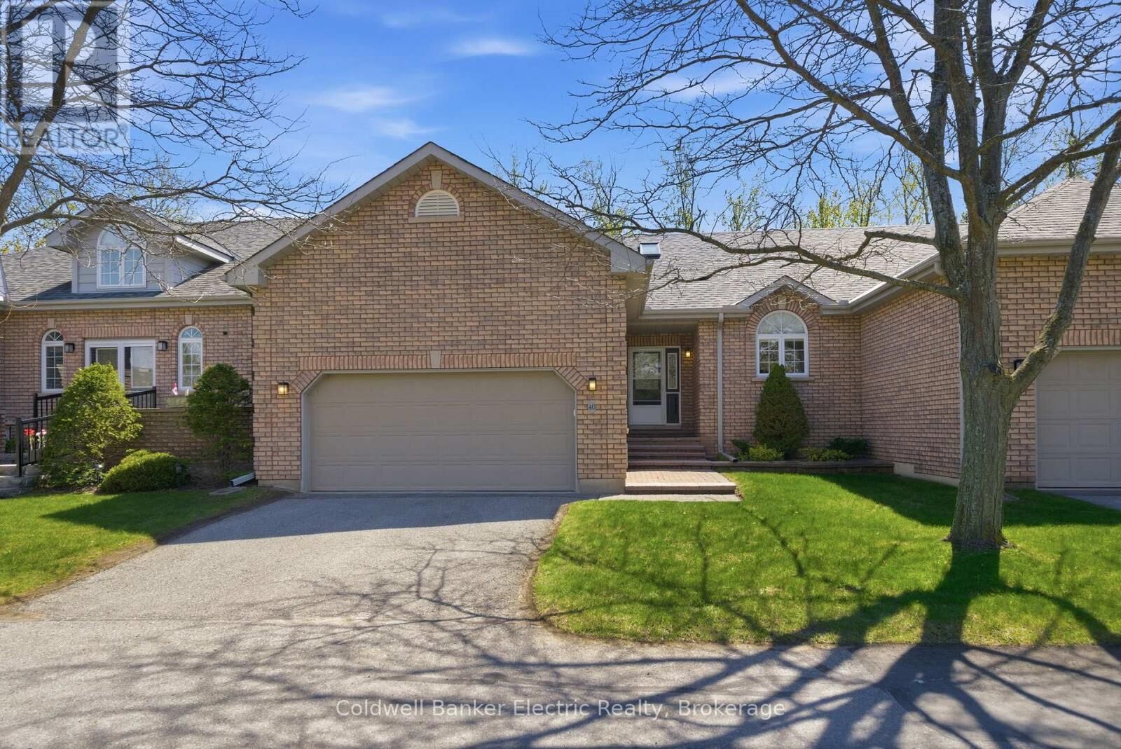 Property Photo:  300 Franmor Drive 40  ON K9H 7R2 