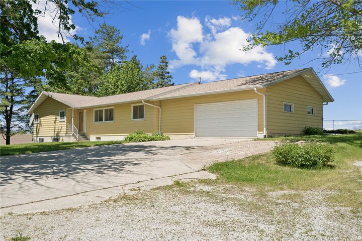 Property Photo:  1347 Pp Avenue  IA 52301 