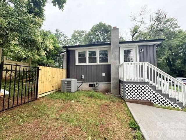Property Photo: 304 S Derby Avenue NC 28658