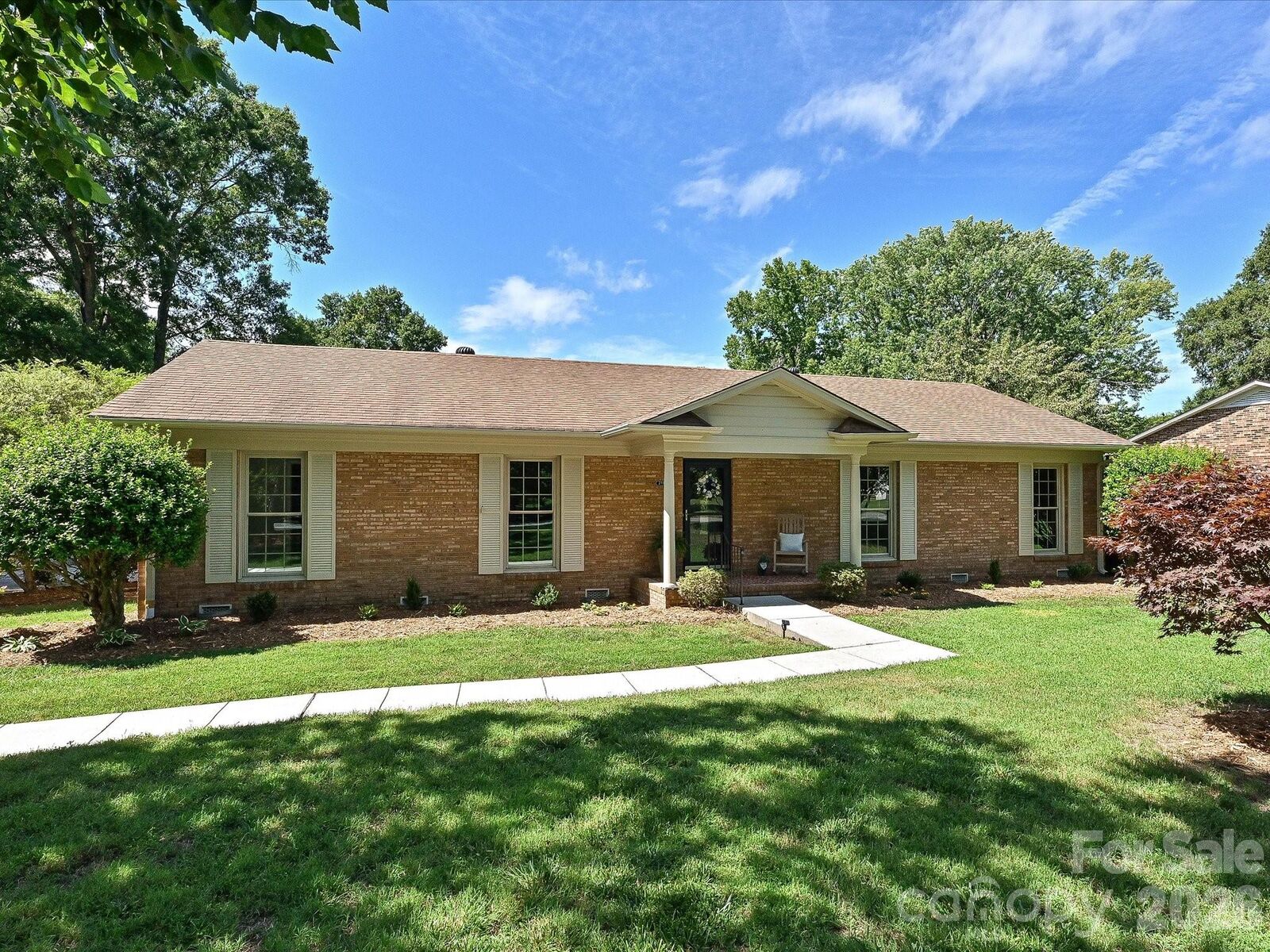 Property Photo: 218 Sturbridge Drive NC 28214