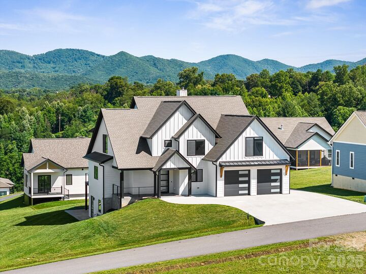 Property Photo: 1026 Hillside Ridge Road NC 28715