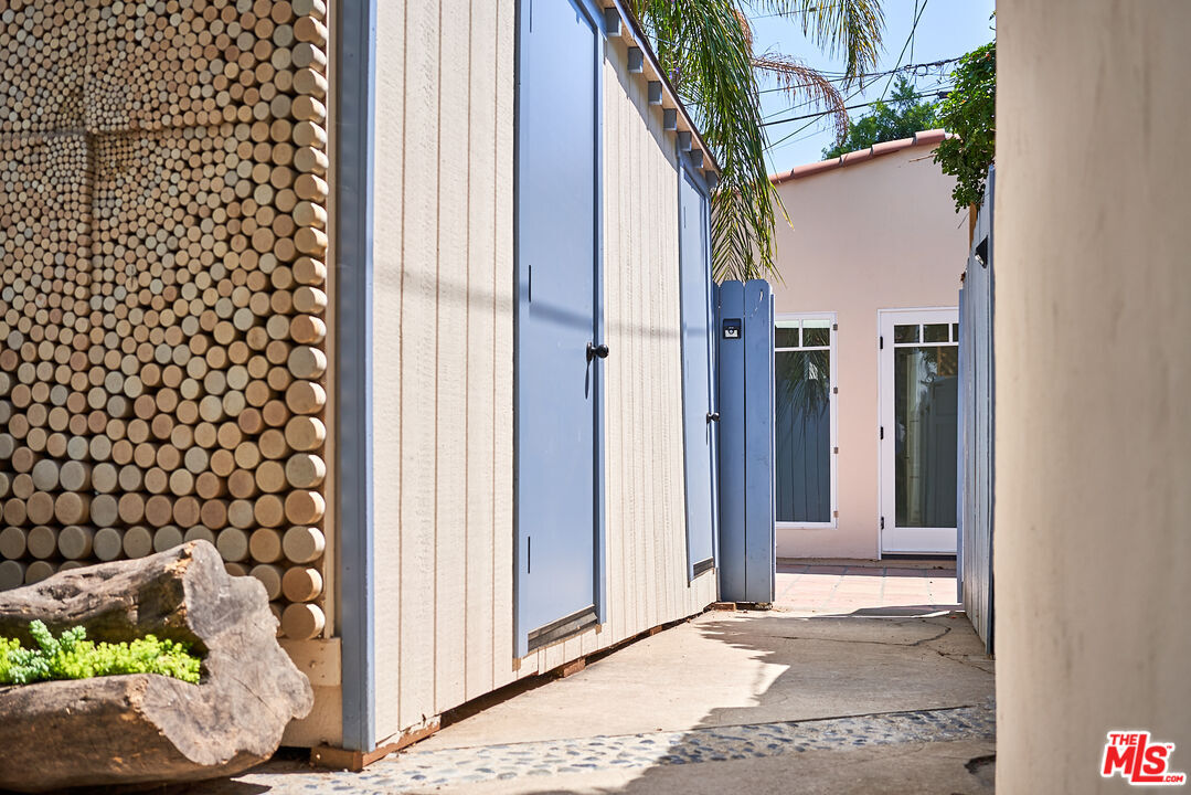 Property Photo: 10394 Keswick Ave CA 90064